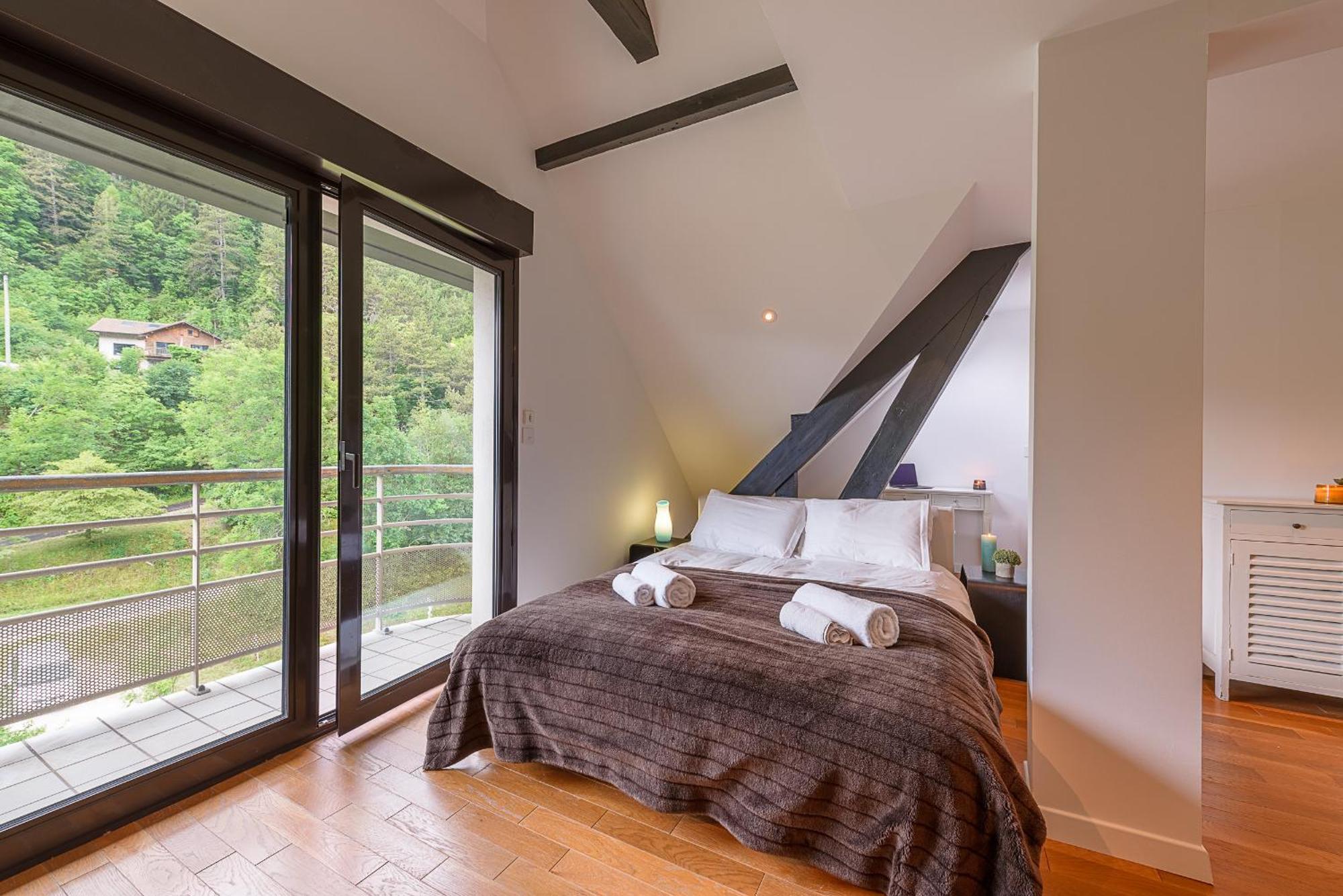 Les Libellules Accès Direct Au By Locationlacannecy, Lla Selections
